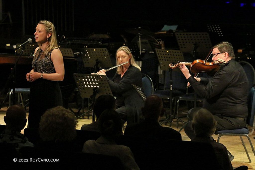Left to right: Jennifer Maslin singing, Nicky Catterwell on flute and Andrew Davies playing viola.
